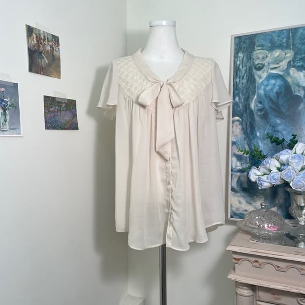 beige ivory lace bow blouse(size-M)