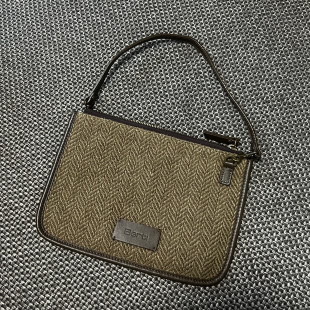 베르띠 헤링본 클러치백 