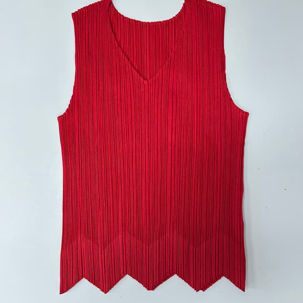 이세이미야케 플리츠플리즈 지그재그 헴 슬리브리스 탑