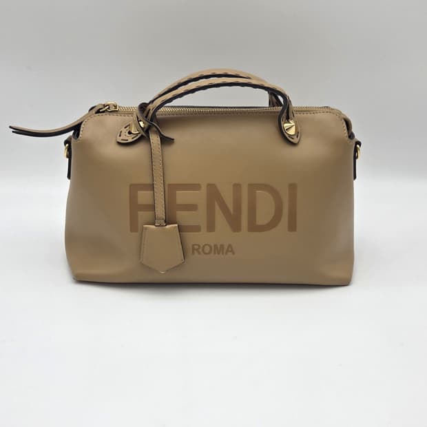 펜디 바이더웨이 미디엄 보스턴백