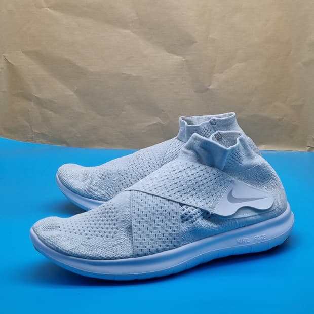 나이키 프리런 모션 플라이니트 런닝화255