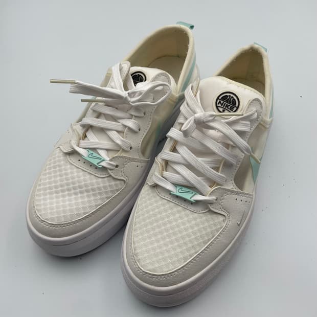 나이키 코트 비전 알타 여성 스니커즈 245