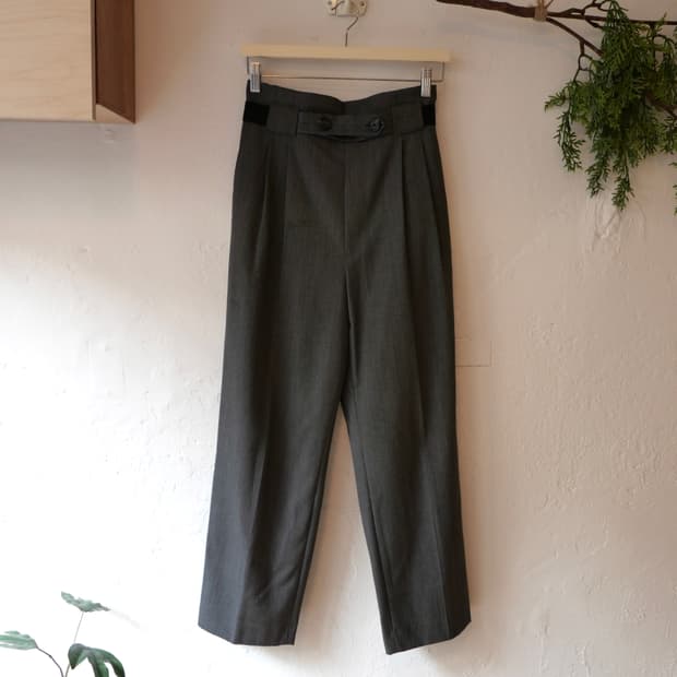 헬무트랭 버튼 턱 슬랙스 팬츠