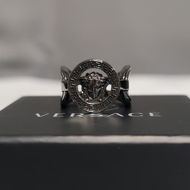 베르사체 반지,팔찌목걸이(에르메스디올샤넬펜디루이비통구찌셀린느생로랑크롬하츠