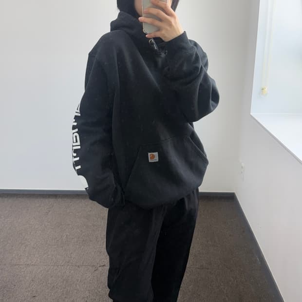 Carhartt 칼하트 사이드 로고 블랙 후드티