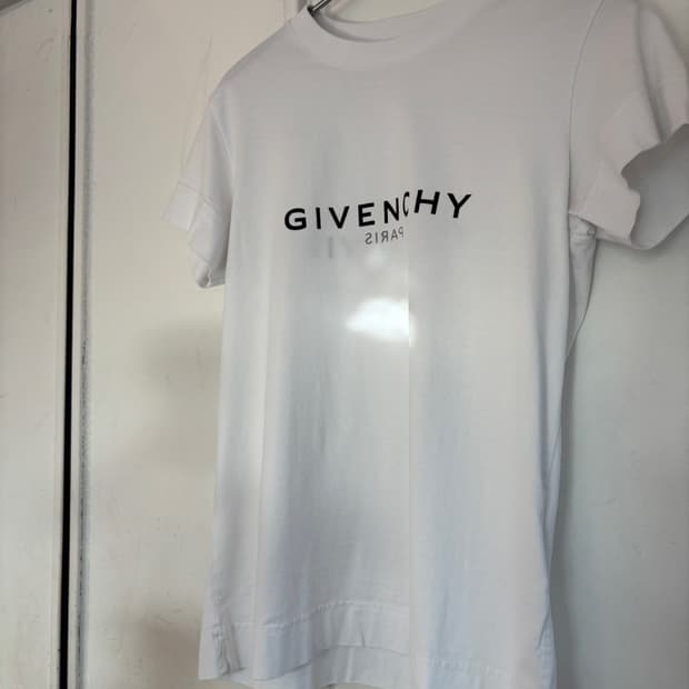 Givenchy Round T
