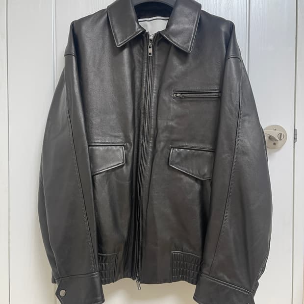 우영미 블랙 밴딩 가죽 재킷 24FW 50사이즈