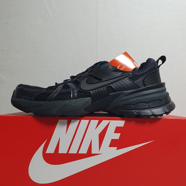 나이키 V2K 런 블랙 앤트러사이트 300 새상품