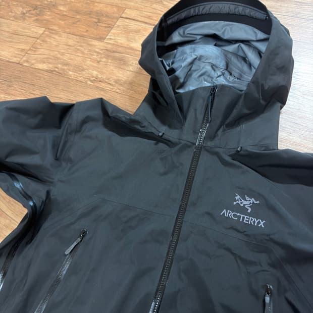 아크테릭스 베타 AR. 블랙. L