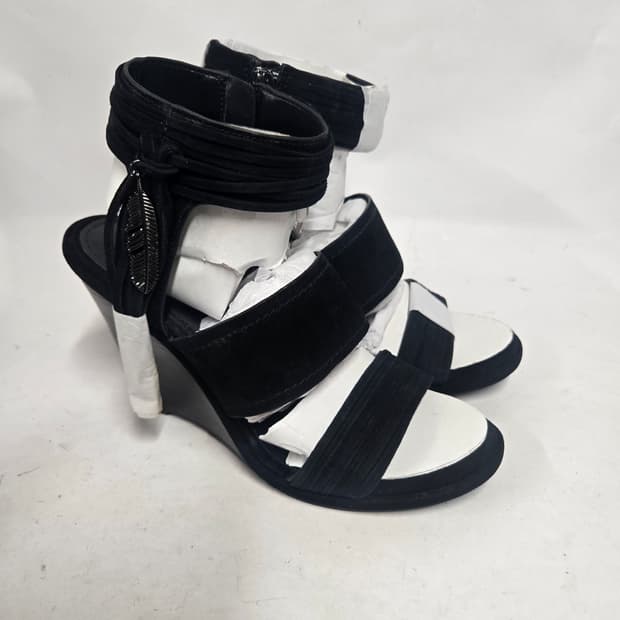 새제품)코치 블랙 스웨이드 테슬장식 웨지힐 샌들 240