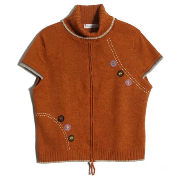 Donnez moi 단추 자수 하이넥 반팔 니트