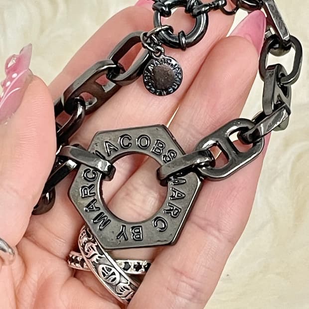 마크바이마크제이콥스 로고 헥시 체인 팔찌