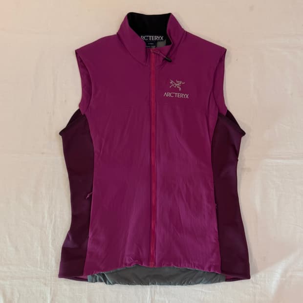 아크테릭스 아톰 베스트 경량패딩 조끼 핑크 퍼플