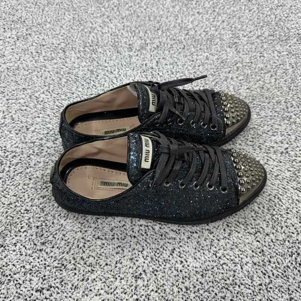미우미우 글리터 로우 스니커즈 