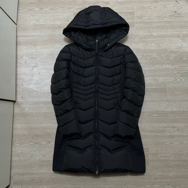 게스 여성 덕다운 와펜 쉐브론 롱패딩 점퍼 [블랙] S/90