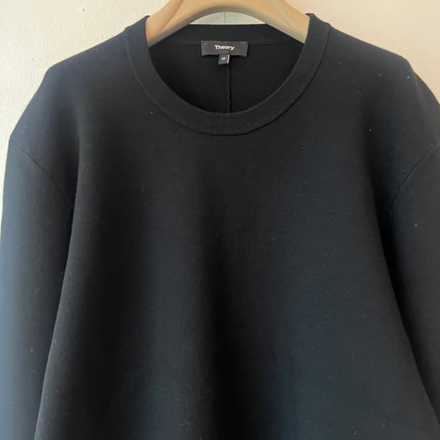 띠어리 남성 블랙 니트티셔츠 라운드니트 