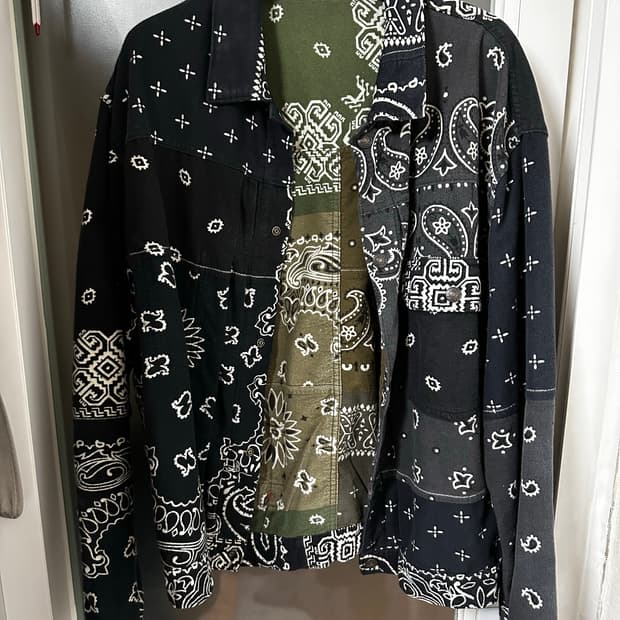 캐피탈 리버시블 반다나 퍼스트 자켓 블랙 카키