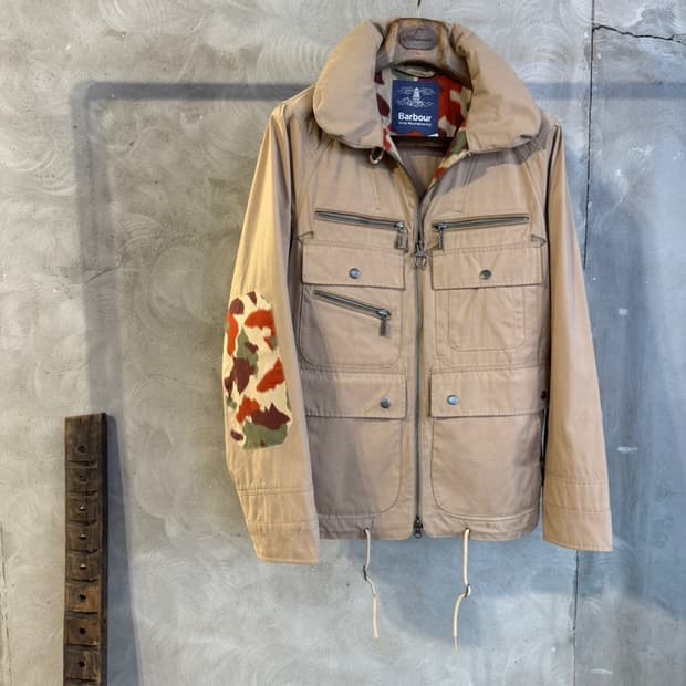바버 X 화이트 마운티어링 유틸리티 자켓 100