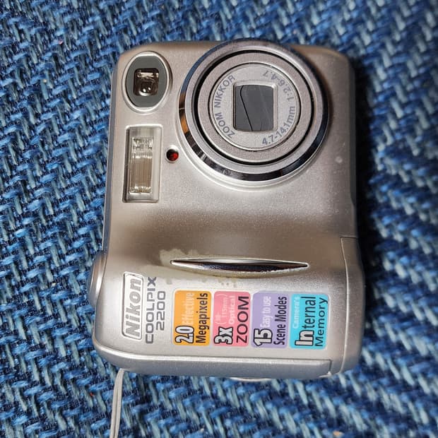 니콘 쿨픽스 2200 디지털 카메라 팝니다. 디카