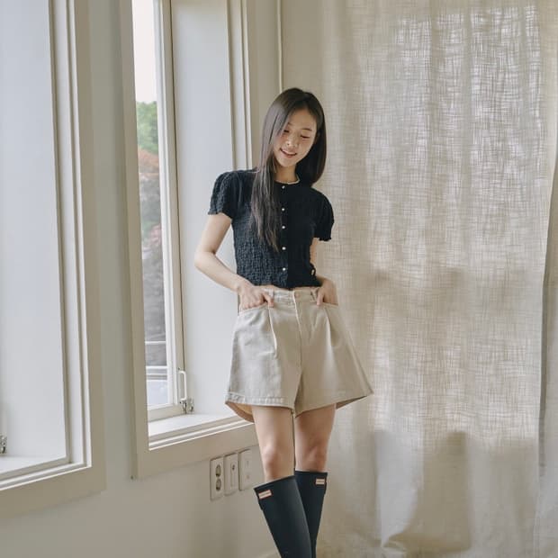 아노에틱 셔링 블라우스 아이보리
