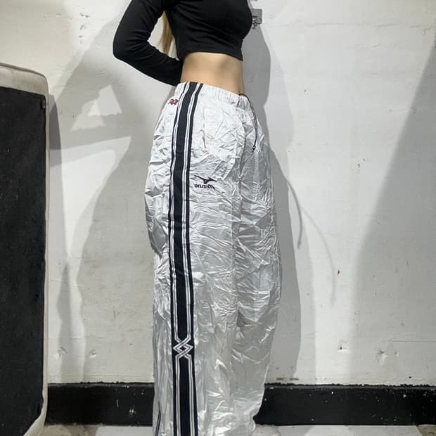 미즈노 화이트 와이드 블랙 사이드 라인 트랙 팬츠