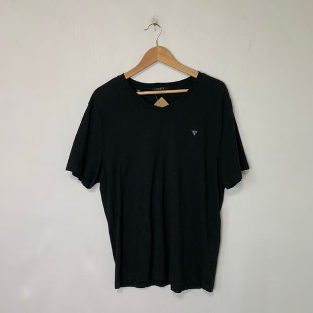 GUESS 게스 로고 브이넥 남성 기본 반팔티 블랙 2XL