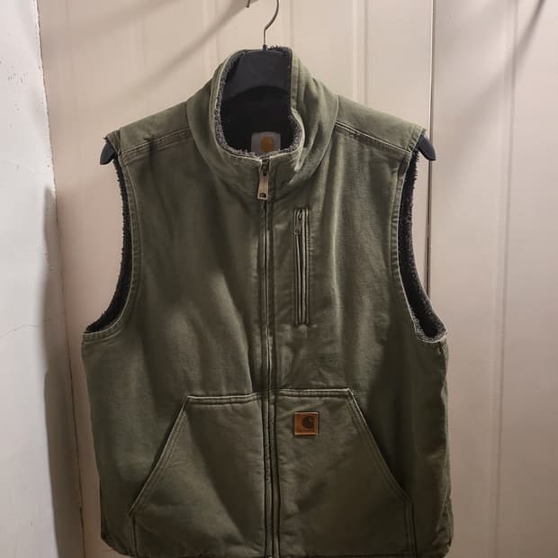 칼하트  카키색 양털 조끼베스트