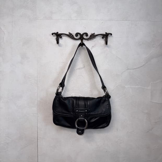 Kipling black leather buckle 숄더백