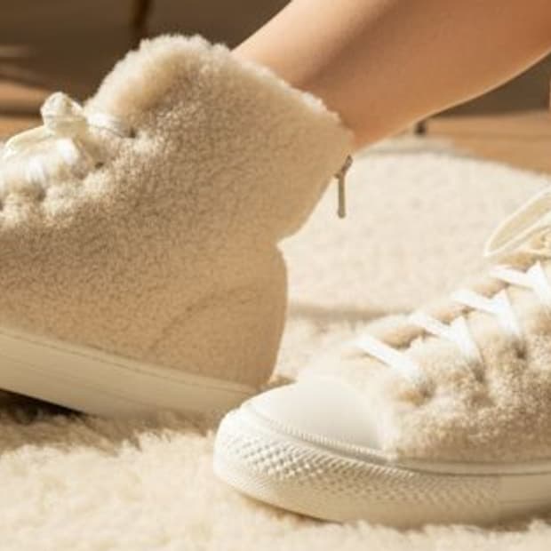 KUHO 쿠호 아이보리 털 스니커즈 245 / 한섬 정품