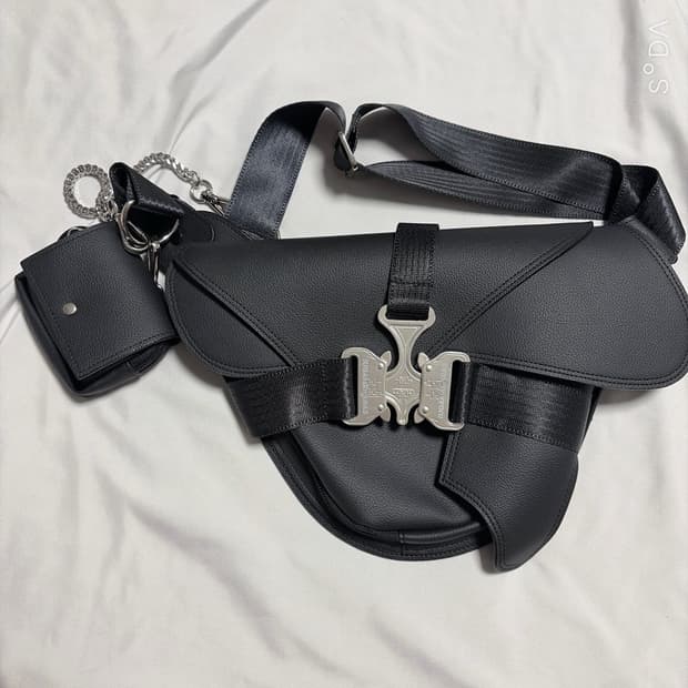 이우가마카리스 Triple Covered Crow Buckle Bag