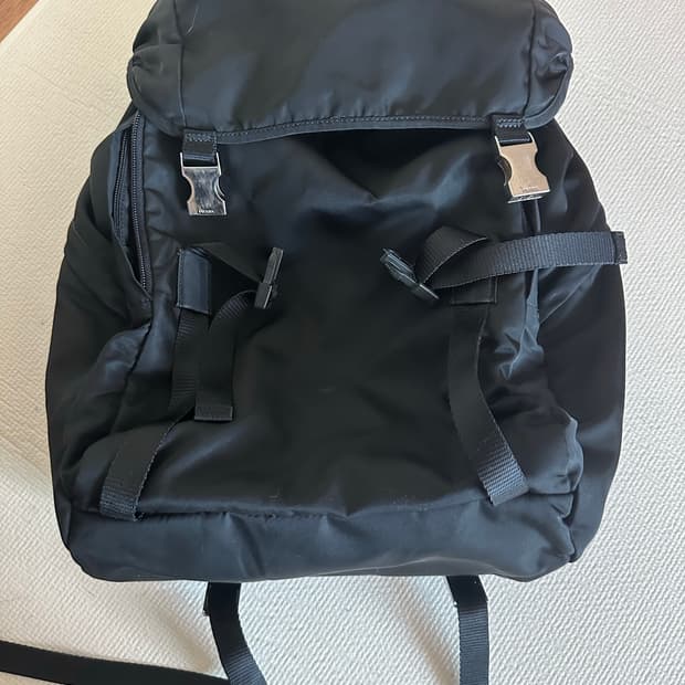 프라다 나일론백팩