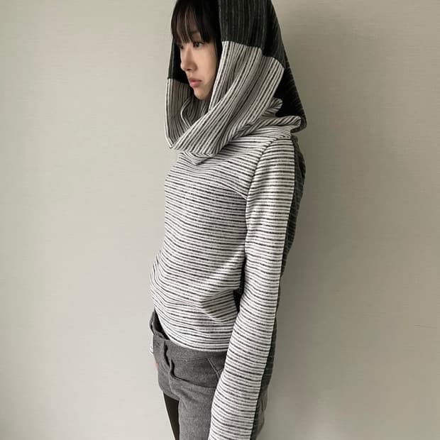 동은 loooong neck knit top