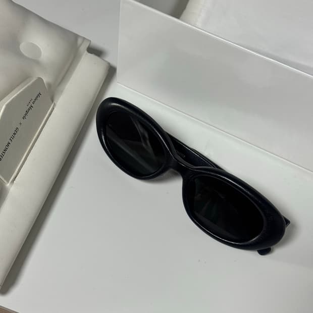 젠틀 몬스터 x 메종 마르지엘라 MM107 레더 블랙 블랙