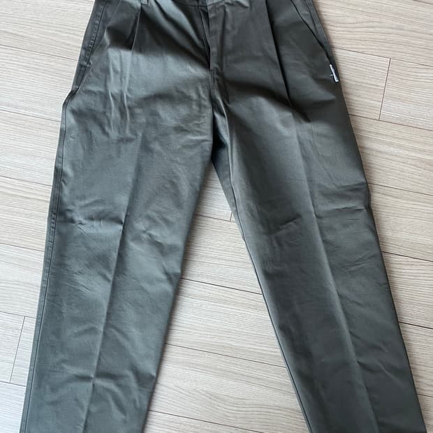 에이카화이트 치노팬츠 카키 L사이즈