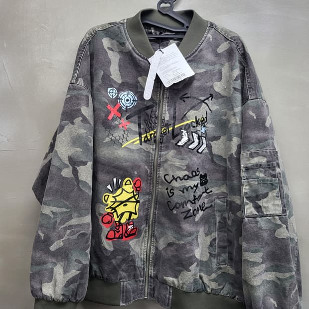 카모플라쥬 그래피티 봄버 자켓