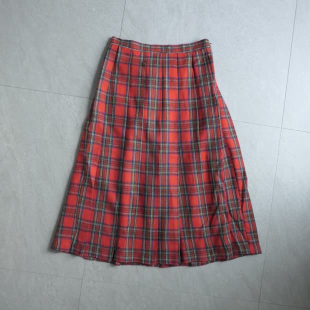 Check pleated skirt
