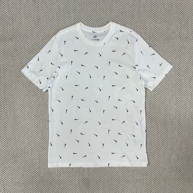 나이키 스우시 반팔티 올 오버 프린트 화이트 L