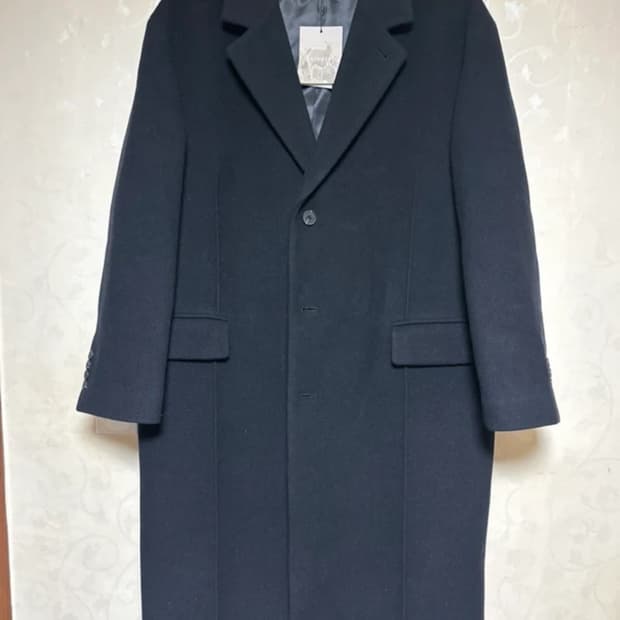 한번도 안입은 코트 팝니다(택붙어있음)