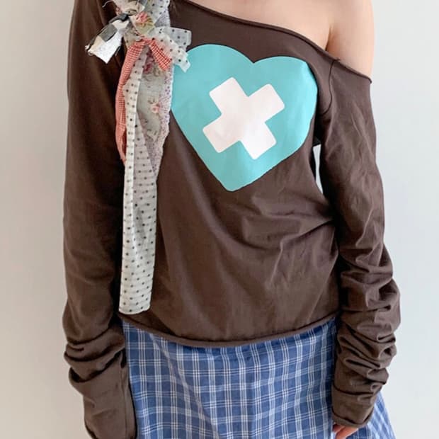 페어리 크로스하트 오프숄더 티셔츠