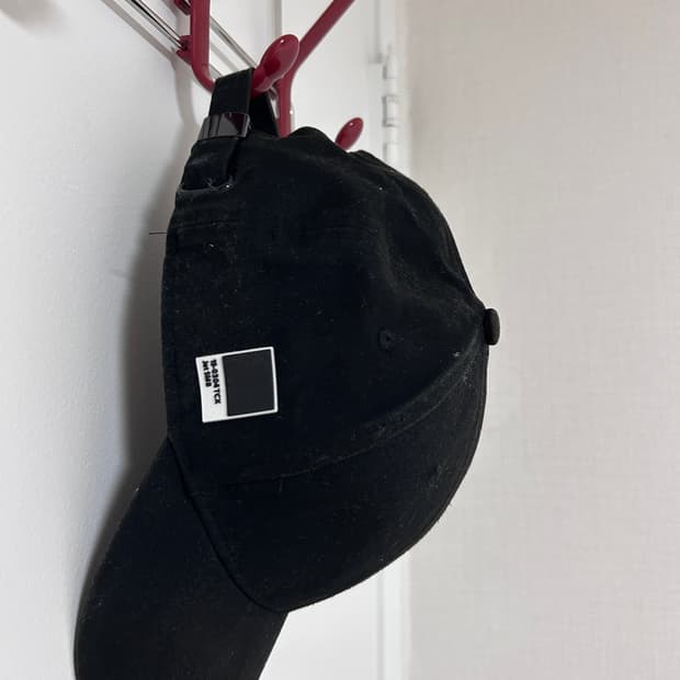 검정 볼캡 모자