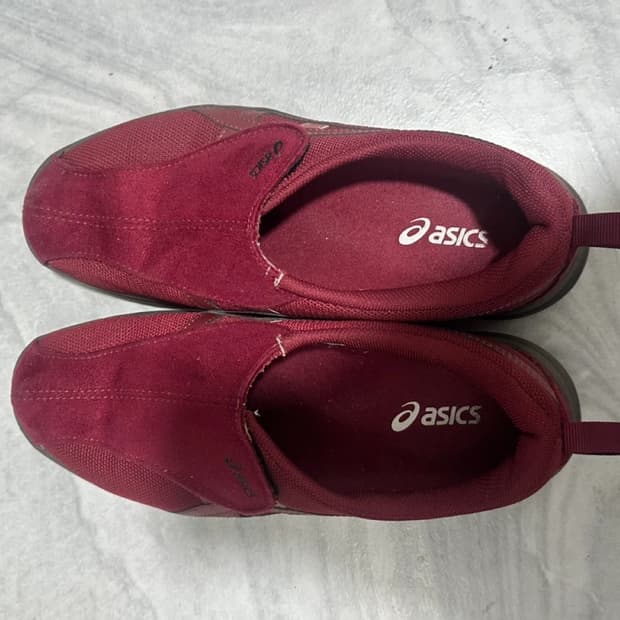 아식스 라이프워커 235 와인