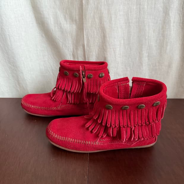 MINNETONKA fringe suede boots