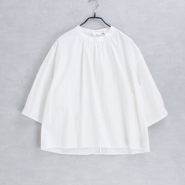 UNIQLO _ High-neck volume sleeve blouse