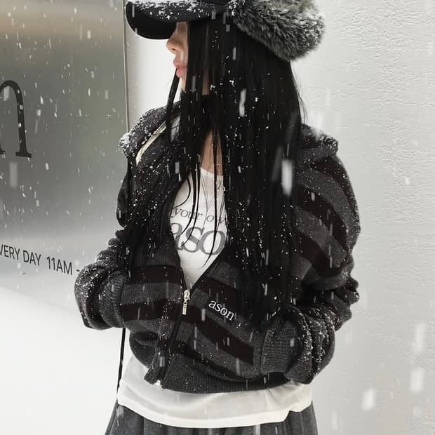 애즈온 크롭 후드집업 원가 6만9천