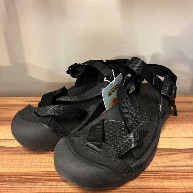 KEEN 샌들