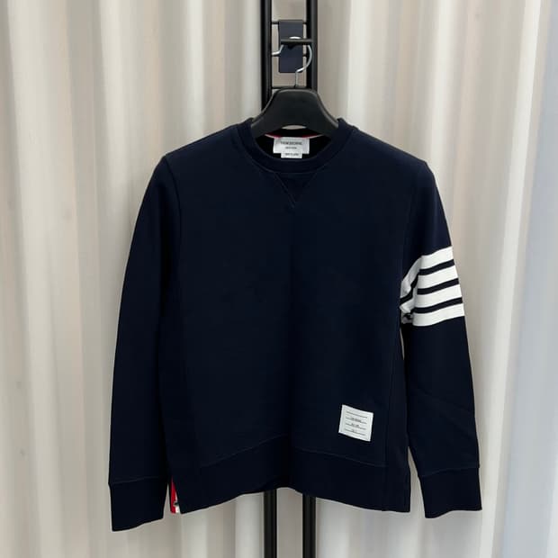 톰브라운 사선완장 맨투맨 네이비 (3)