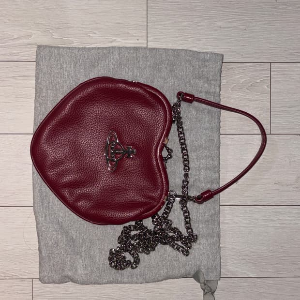 비비안웨스트우드 하트 크로스 체인백 