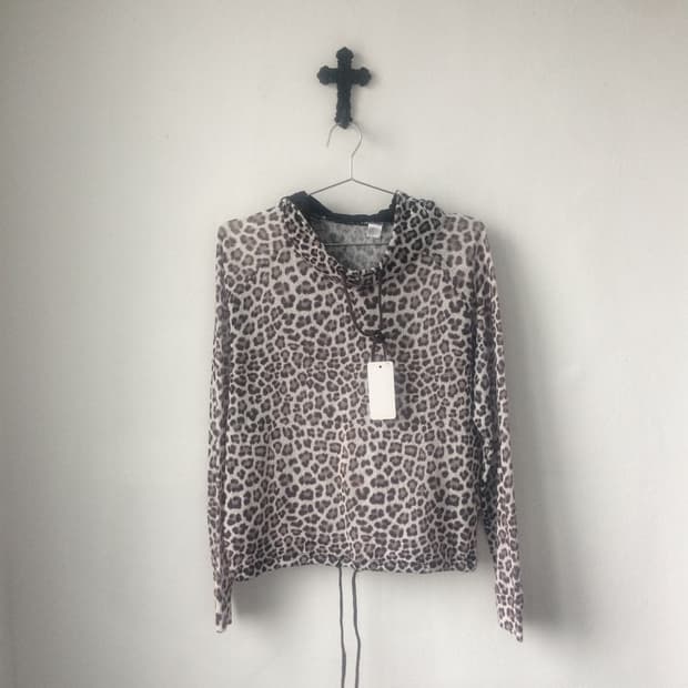 Leopard pattern hood knit