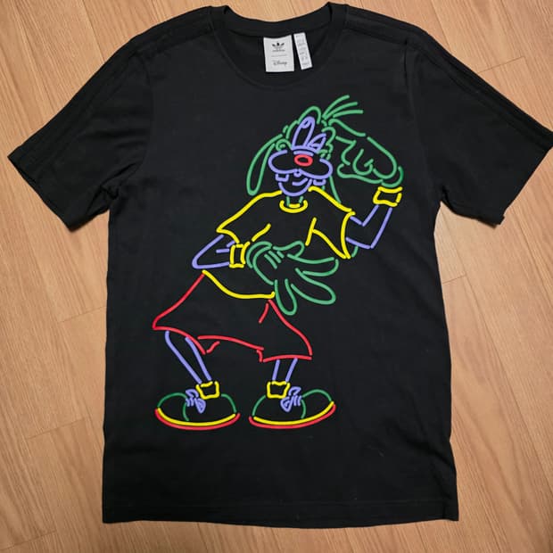 S) 아디다스 오리지널 디즈니 콜라보 네온 그래픽 구피 반팔