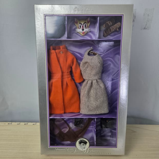 2000년대 빈티지 마텔 바비 인형 오드리햅번 고양이 마스크 바비옷